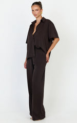 Robyn Shirt - Button Front Short Sleeve Shirt in Chocolate