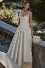 ivory sweetheart neckline bridal gown